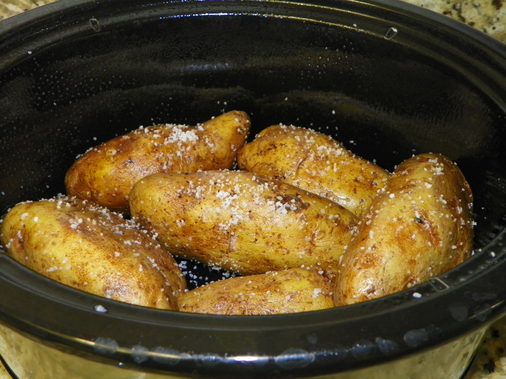 making baked potatoes in a slow cooker