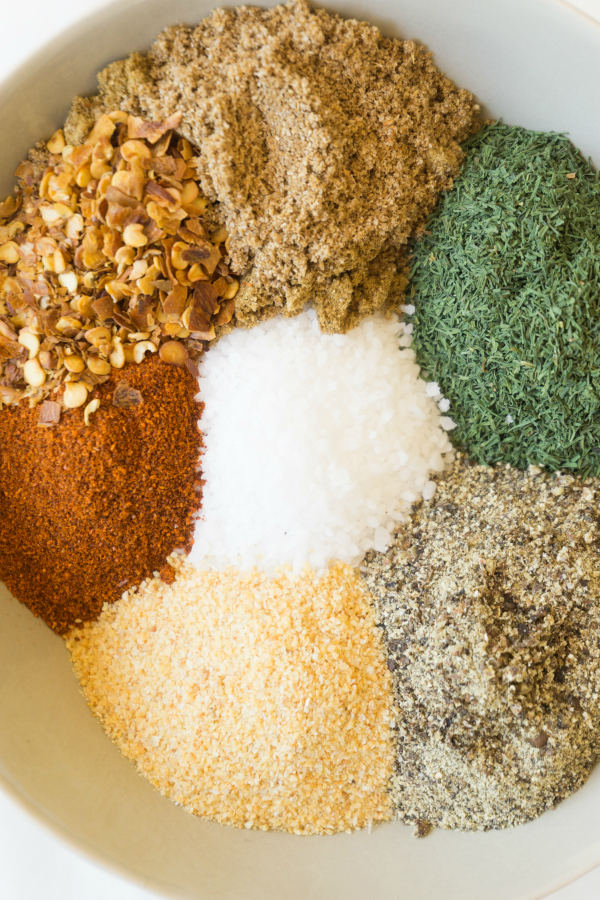 close up of 7 spices in the best seasoning for steak
