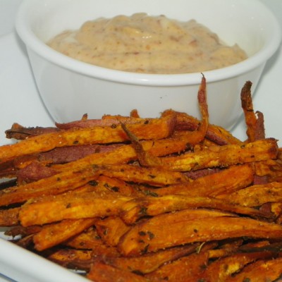 Recipe: Baked Sweet Potato Fries with Chipotle Dipping Sauce