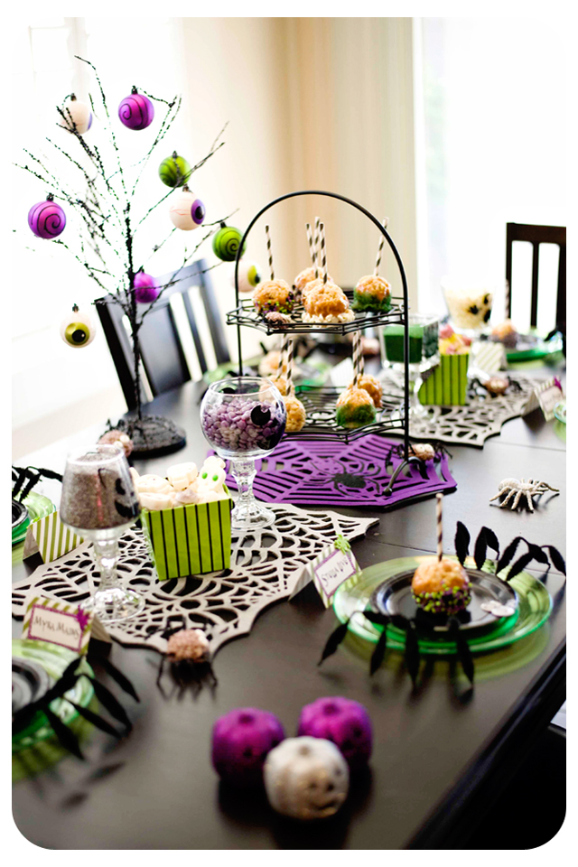 Spooky Halloween Tablescape