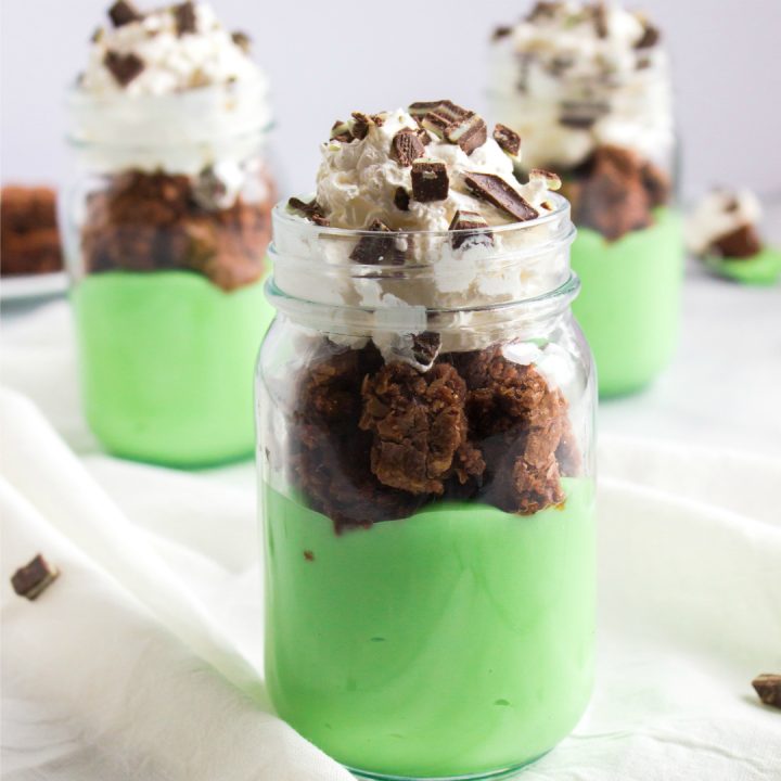 individual chocolate mint trifles in glass jars