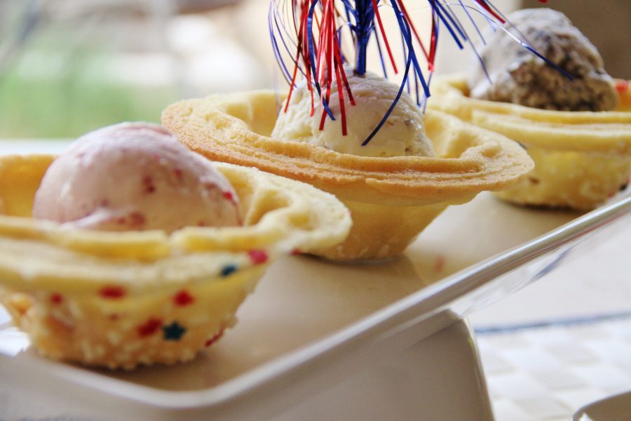 Homemade ice creams and a sweet sugar cookie bowl are the perfect summer treat.  Everyone will love this Festive Ice Cream & Cookie Bowls.