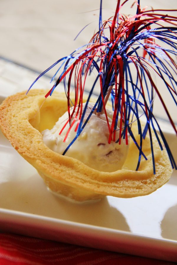 Homemade ice creams and a sweet sugar cookie bowl are the perfect summer treat.  Everyone will love this Festive Ice Cream & Cookie Bowls.