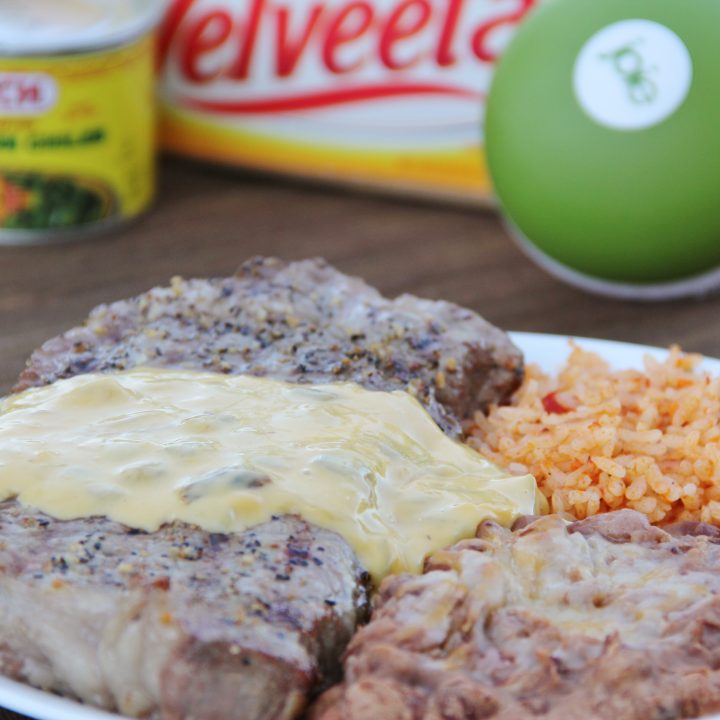 steak tampico (steak covered in chile-cheese sauce)