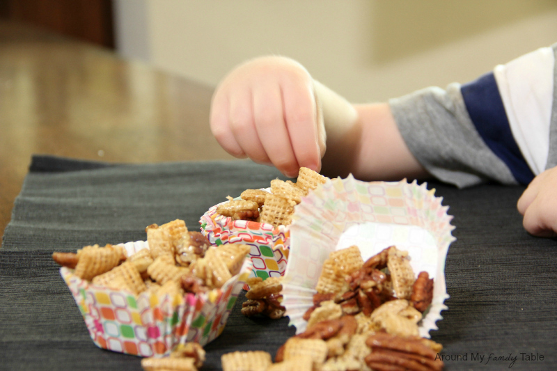 Praline Pecan Crunch Snack Mix in a Slow Cooker!