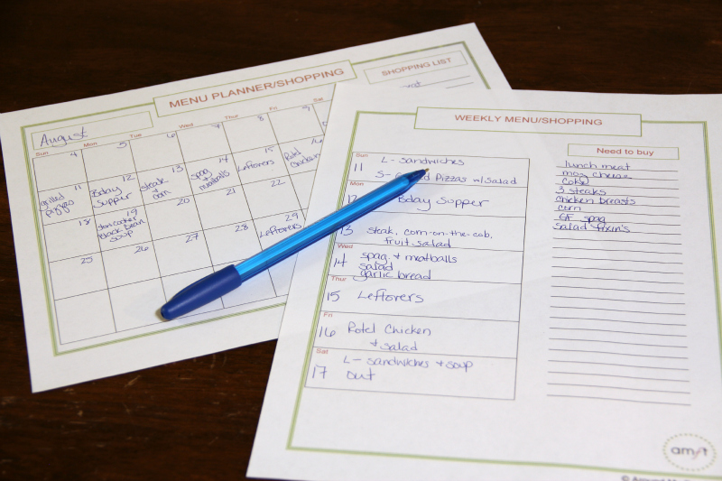 Monthly and Weekly Menu Planners {Free Printables} 