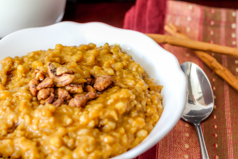 Overnight Pumpkin Pie Oatmeal in the Slow Cooker