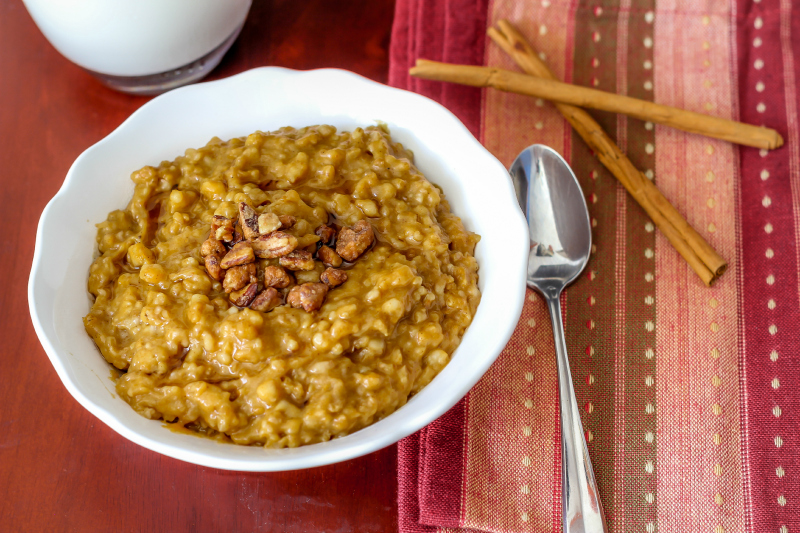 Overnight Pumpkin Pie Oatmeal in the Slow Cooker