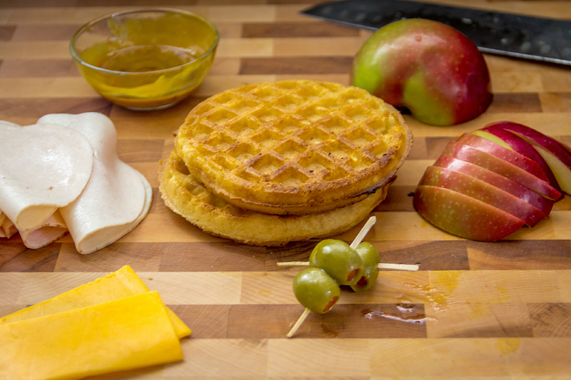 Chicken & Waffle Sandwiches...it's comfort food, but in only 15 minutes!  #15MinuteSuppers