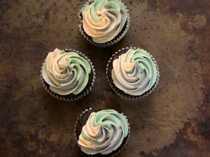 How to Make Swirl Frosted Cupcakes Around My Family Table