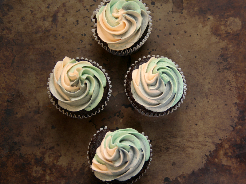 How to Make Swirl Frosted Cupcakes
