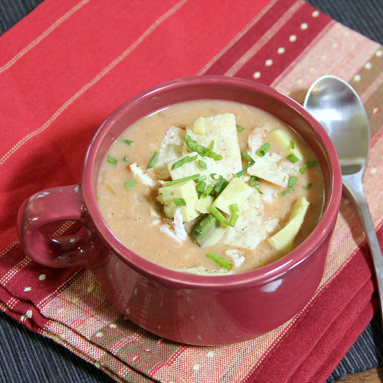 This 15 Minute White Chicken Chili won 1st place in a chili cook-off. It is absolutely the best White Chicken Chili around! #15MinuteSuppers