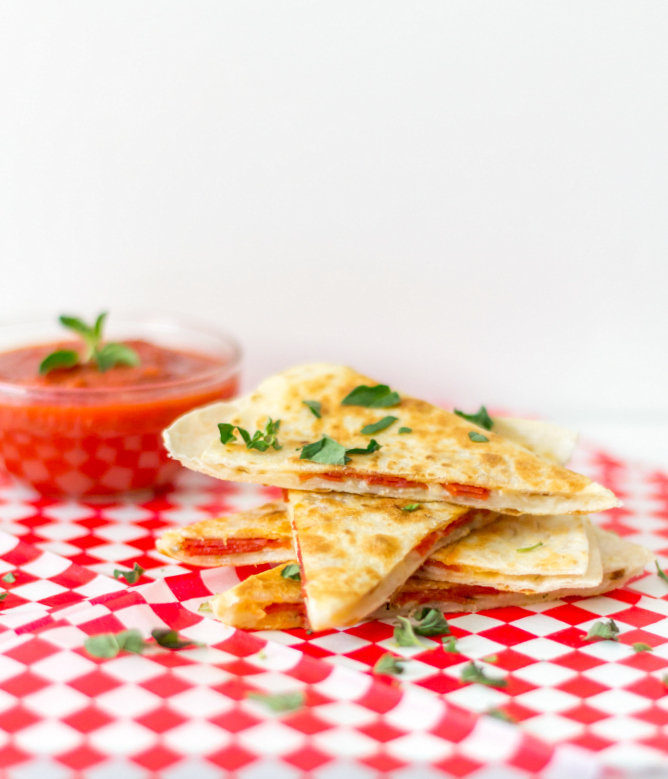 Pepperoni Pizza Quesadillas #15MinuteSuppers