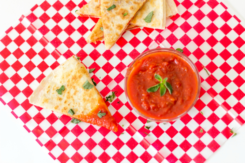 Pepperoni Pizza Quesadillas #15MinuteSuppers