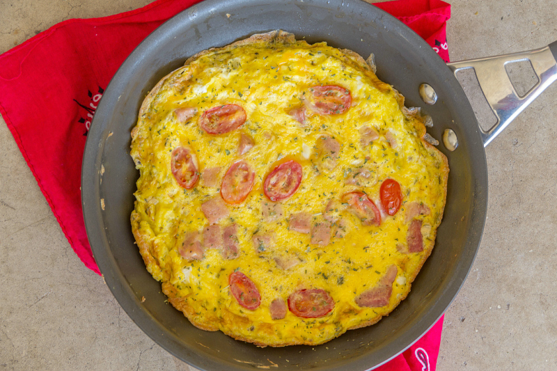 Herbed Ham Frittata that's perfect for leftover ham and only takes 15 minutes! #15MinuteSuppers