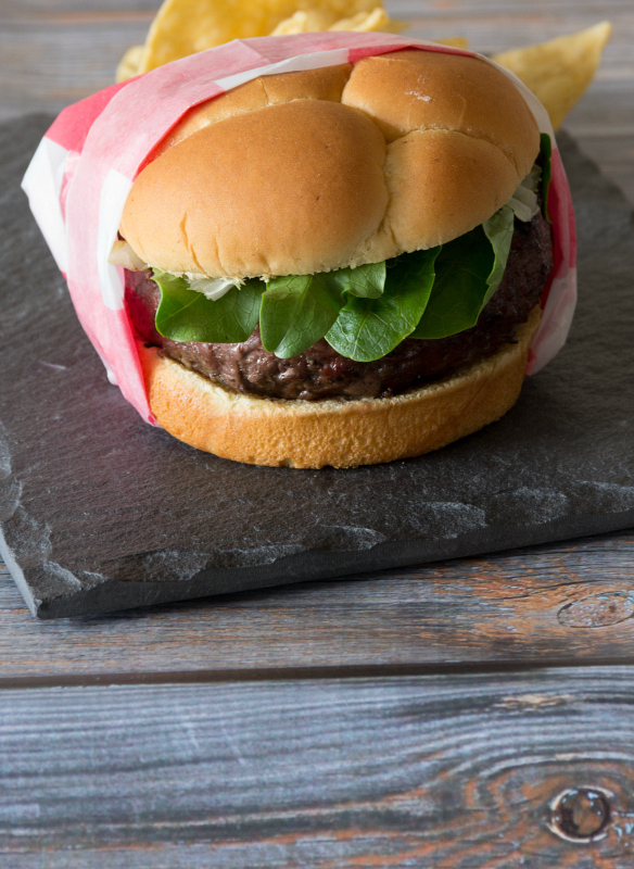 Green Chile Stuffed Burgers #15MinuteSuppers