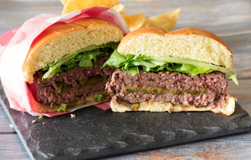 Green Chile Stuffed Burgers #15MinuteSuppers