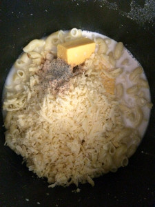 One Pot Homestyle Mac & Cheese in a Rice Cooker! Have to try this! 