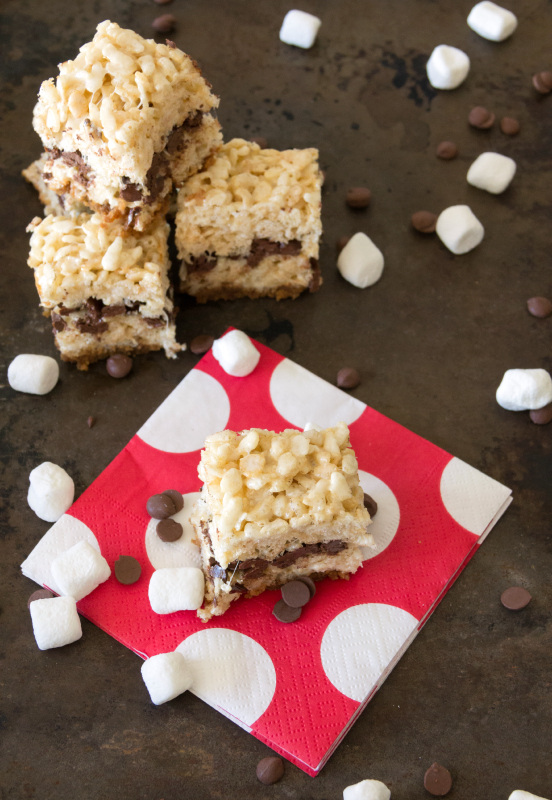 The taste of S'Mores wrapped up into a wonderful Rice Krispies Treat is a match made in heaven. No campfire needed for these S'Mores Rice Krispies Treats!
