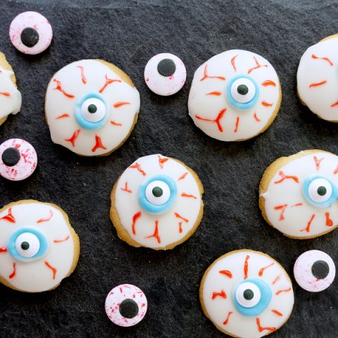 creepy Halloween eyeball cookies