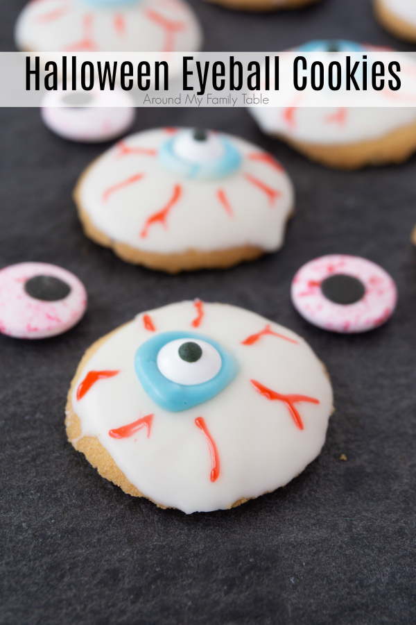 How cool are these creepy Halloween Eyeball Cookies? They are super easy to make because you just start off with vanilla wafers and white chocolate. A little icing and decoration and they are ready for your little trick-or-treaters to enjoy.