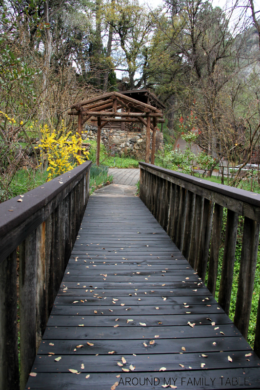 Have a romantic week or weekend to unplug and reconnect at Garland's Oak Creek Lodge in Sedona, AZ.