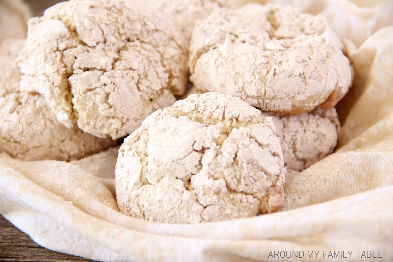 Apple Pie Crinkle Cookies...perfect combo of apple, cinnamon, and vanilla all wrapped up in a scrumptious cookie.  