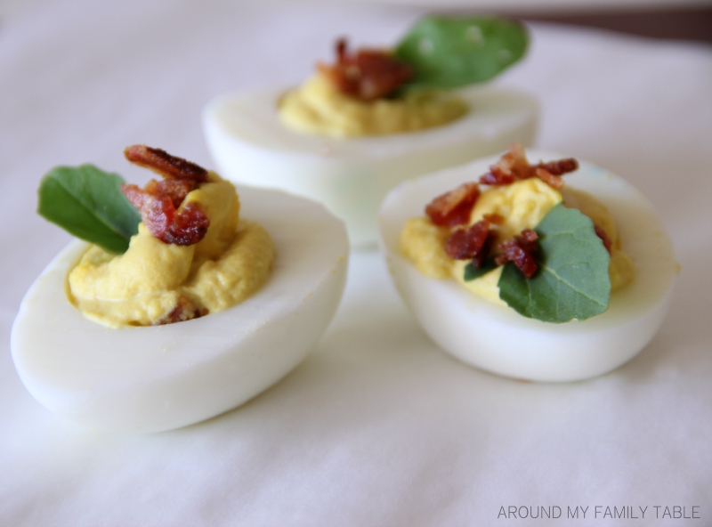 Take your holiday deviled eggs up a notch with these BLT DEVILED EGGS! 