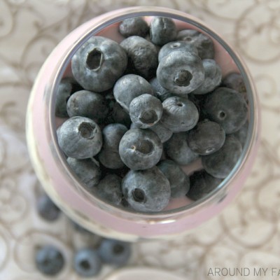 Blueberries & Cream Yogurt Parfait