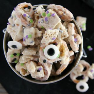 Get the kids in the kitchen and make up a batch of this quick GHOST MUNCH for Halloween. It's a fun and spooky Halloween snack mix that everyone will love.