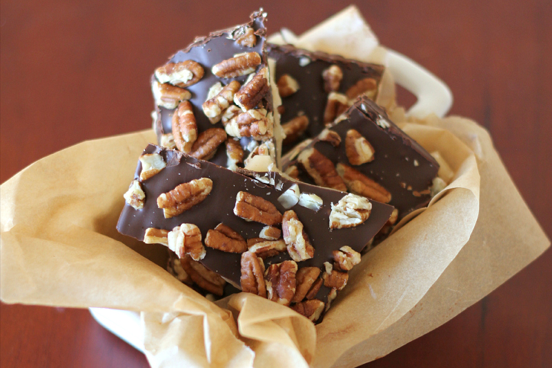 Add this addictive homemade Pecan Chocolate Toffee to your baking list! 