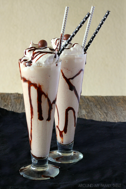 These Darth Malt Milkshakes are a winner for Star Wars fans of all ages. They are the perfect addition to Star Wars movie night, Star Wars parties, or whenever the Force is calling you. 