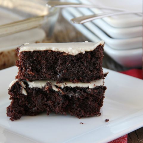 Chocolate and root beer join together for this easy and scrumptious 4-ingredient CHOCOLATE ROOT BEER CAKE dessert.