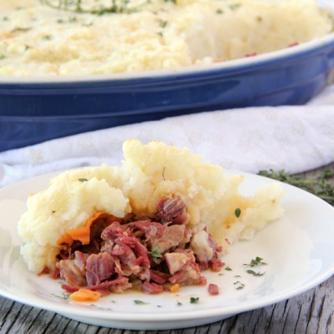 Take the classic Sheppard's Pie and mix it up a bit with this delicious CORNED BEEF SHEPPARD'S PIE!