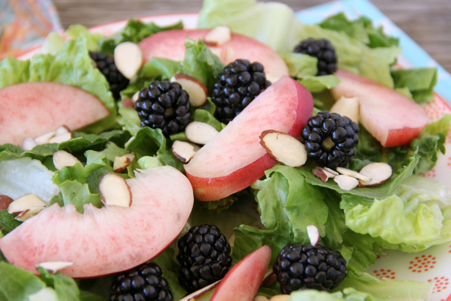 This delicious Blackberry Nectarine #Salad with Honey Vinaigrette is perfect for a hot summer night. 