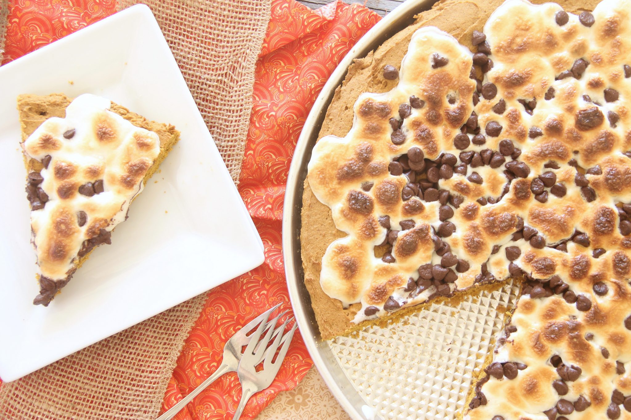 Fall is here and this Pumpkin S'Mores Pizza is scrumptious and the perfect fall dessert! It's such an easy recipe and takes only about 3o minutes!