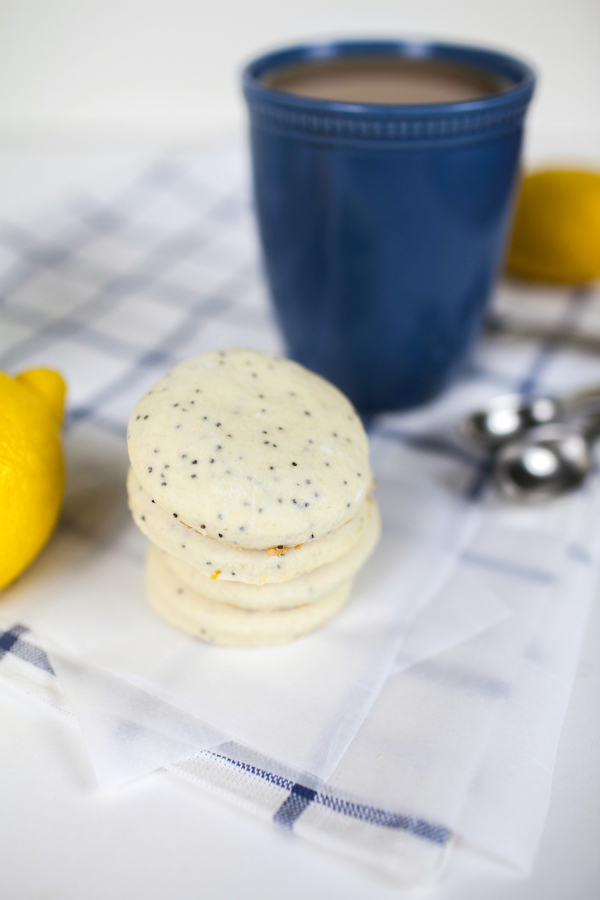 The holiday season is the perfect time for baking cookies! These easy Lemon Poppy Seed Soft Bake Cookies are quick and perfect to make with kids. 