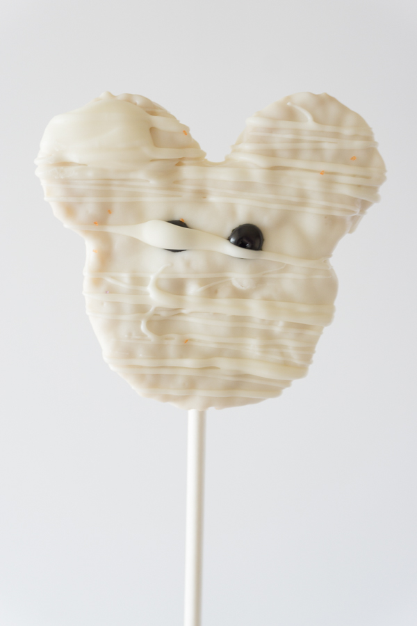 Love this Mickey Mummy Crispy Treat! You won't believe how simple and easy these Homemade Disney Halloween Mickey Crispy Treats are to make. 