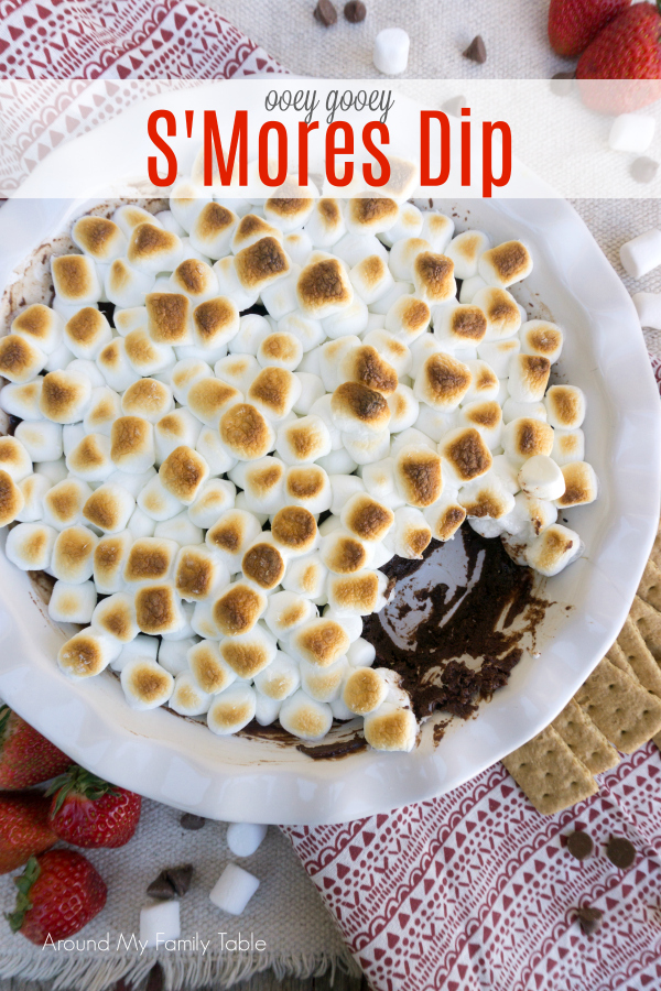 Ooey gooey S'mores Dip will be your new family favorite!  A blend of chocolate and heavy cream that's topped with roasted marshmallows makes a scrumptious dessert! #smores #desserts #smoresdip #chocolatedessert