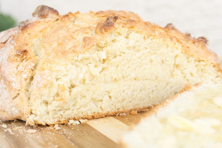 St. Patrick's Day dinner doesn't have to be hard or time consuming.  My Simple Irish Soda Bread is ready in 45 minutes. #stpatricksday #irishsodabread