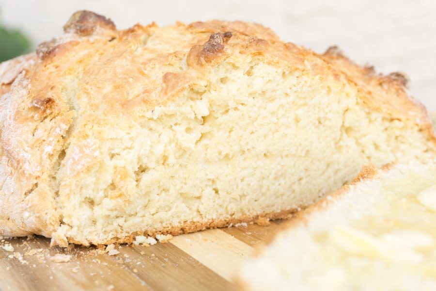 St. Patrick's Day dinner doesn't have to be hard or time consuming.  My Simple Irish Soda Bread is ready in 45 minutes. #stpatricksday #irishsodabread