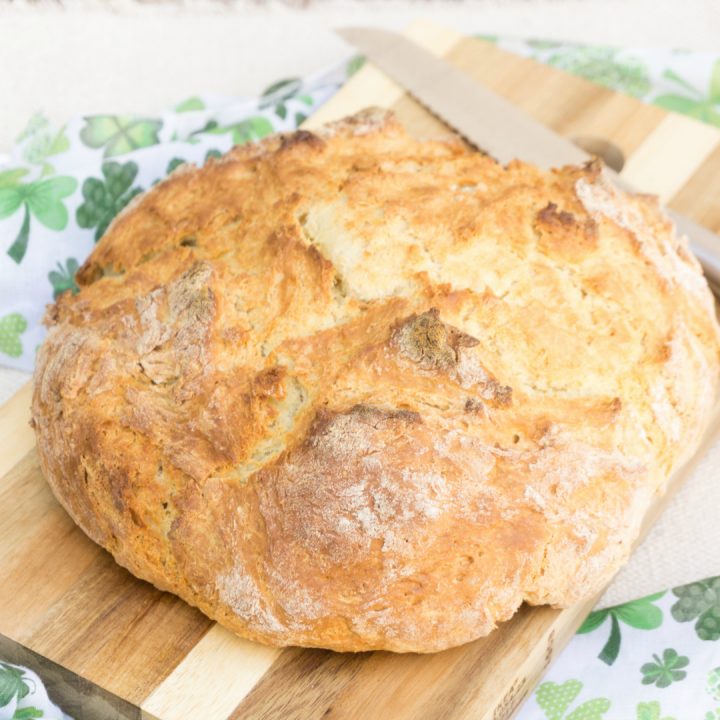 St. Patrick's Day dinner doesn't have to be hard or time consuming.  My Simple Irish Soda Bread is ready in 45 minutes. #stpatricksday #irishsodabread