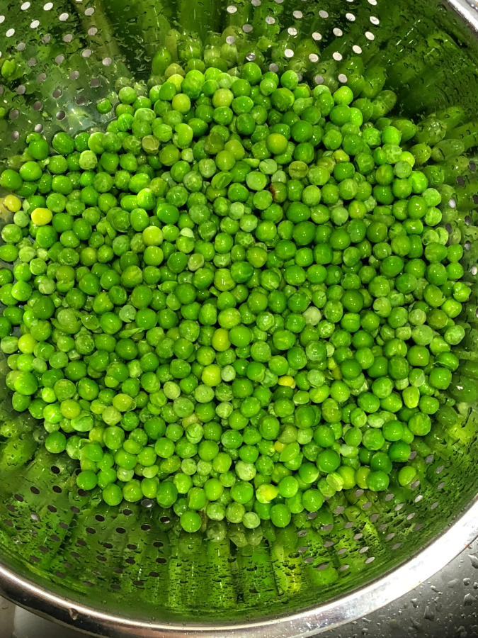 If you haven't tried pan roasted peas you are missing out.  My Roasted Peas with Garlic & Feta is a quick, easy, and delicious side dish.  The sweet flavor of the peas goes nicely with the tangy feta and roasting them just takes the peas to a whole other level.