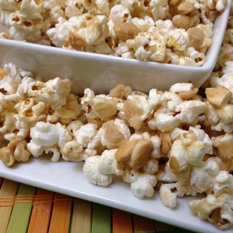 Slightly Spicy Maple Cashew Crunch Popcorn