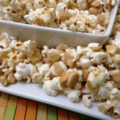 Slightly Spicy Maple Cashew Crunch Popcorn