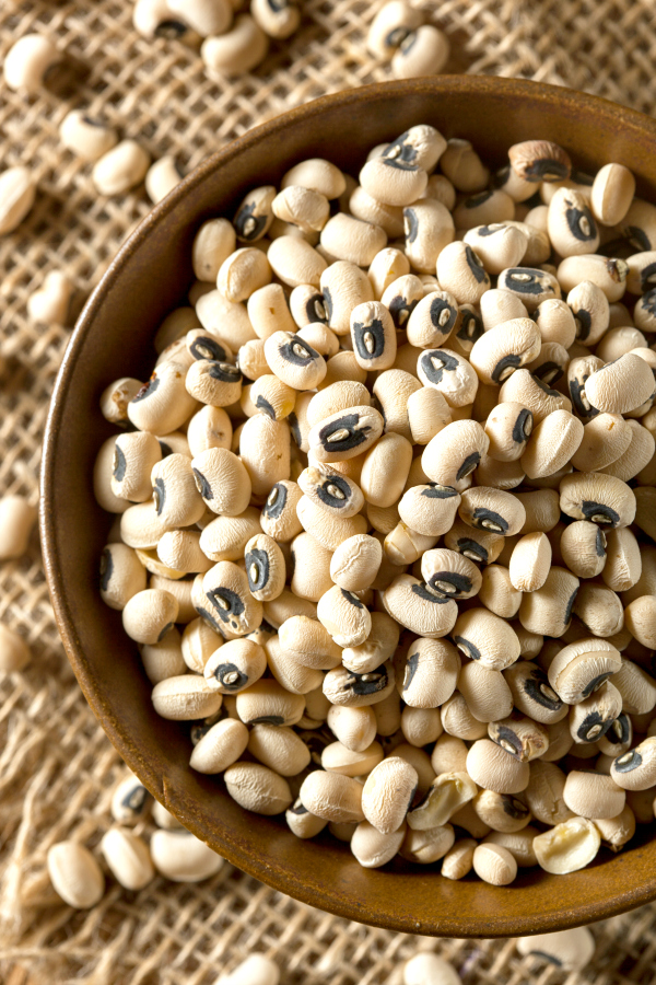 Everything you’ve wanted to know about black eyed peas.  This How to Cook Black Eyed Peas guide features instructions on using a pressure cooker, instant pot, slow cooker, and stovetop for cooking black eyed peas, plus there are a few delicious recipes to try as well.