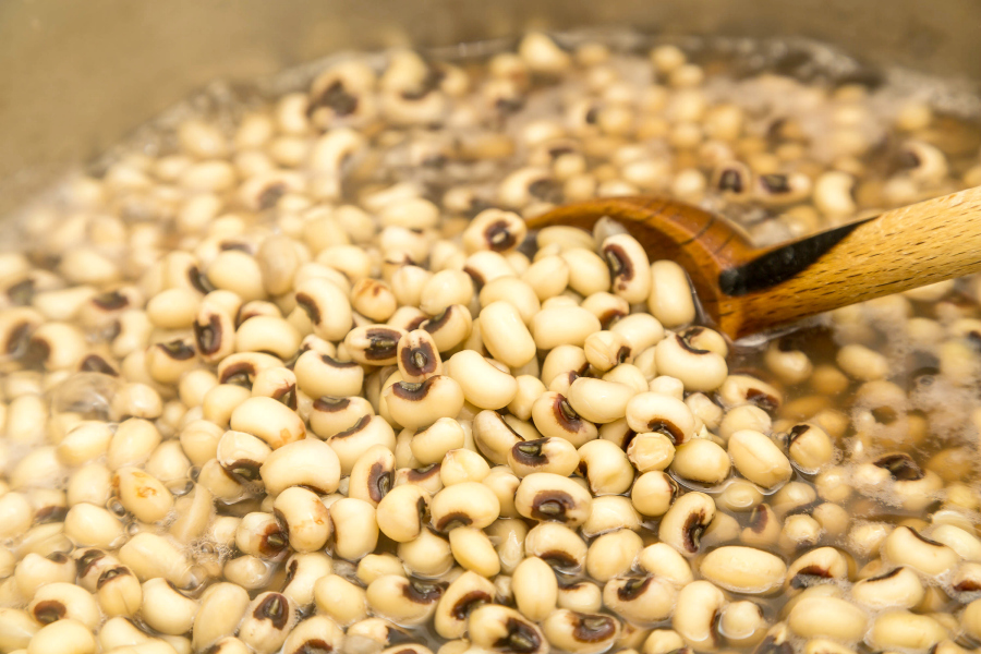 Everything you’ve wanted to know about black eyed peas.  This How to Cook Black Eyed Peas guide features instructions on using a pressure cooker, instant pot, slow cooker, and stovetop for cooking black eyed peas, plus there are a few delicious recipes to try as well.