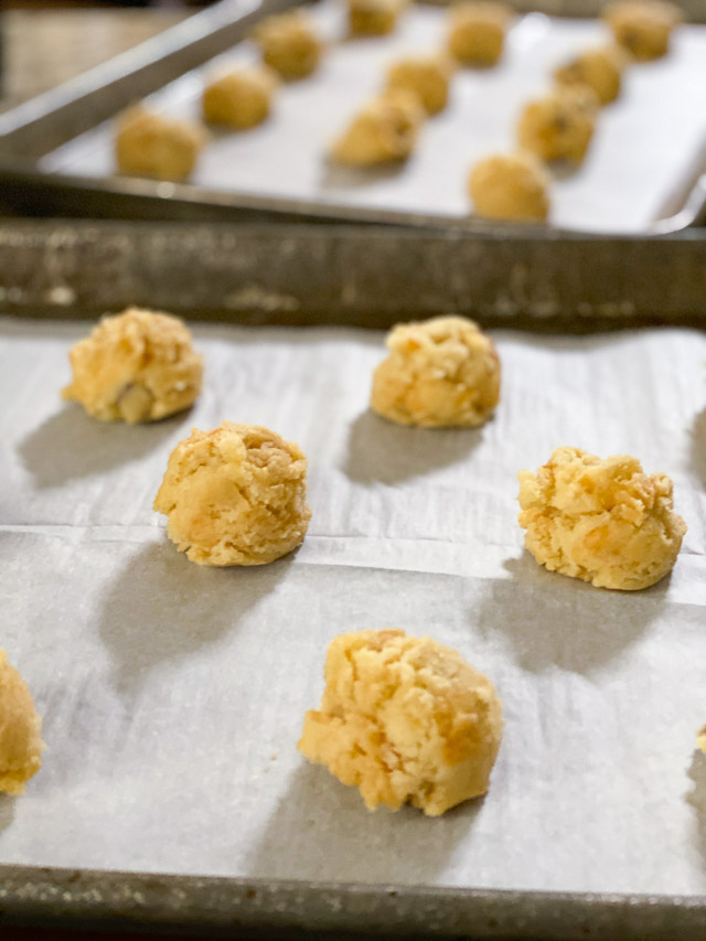 Double Caramel Sugar Cookies_cookie dough balls